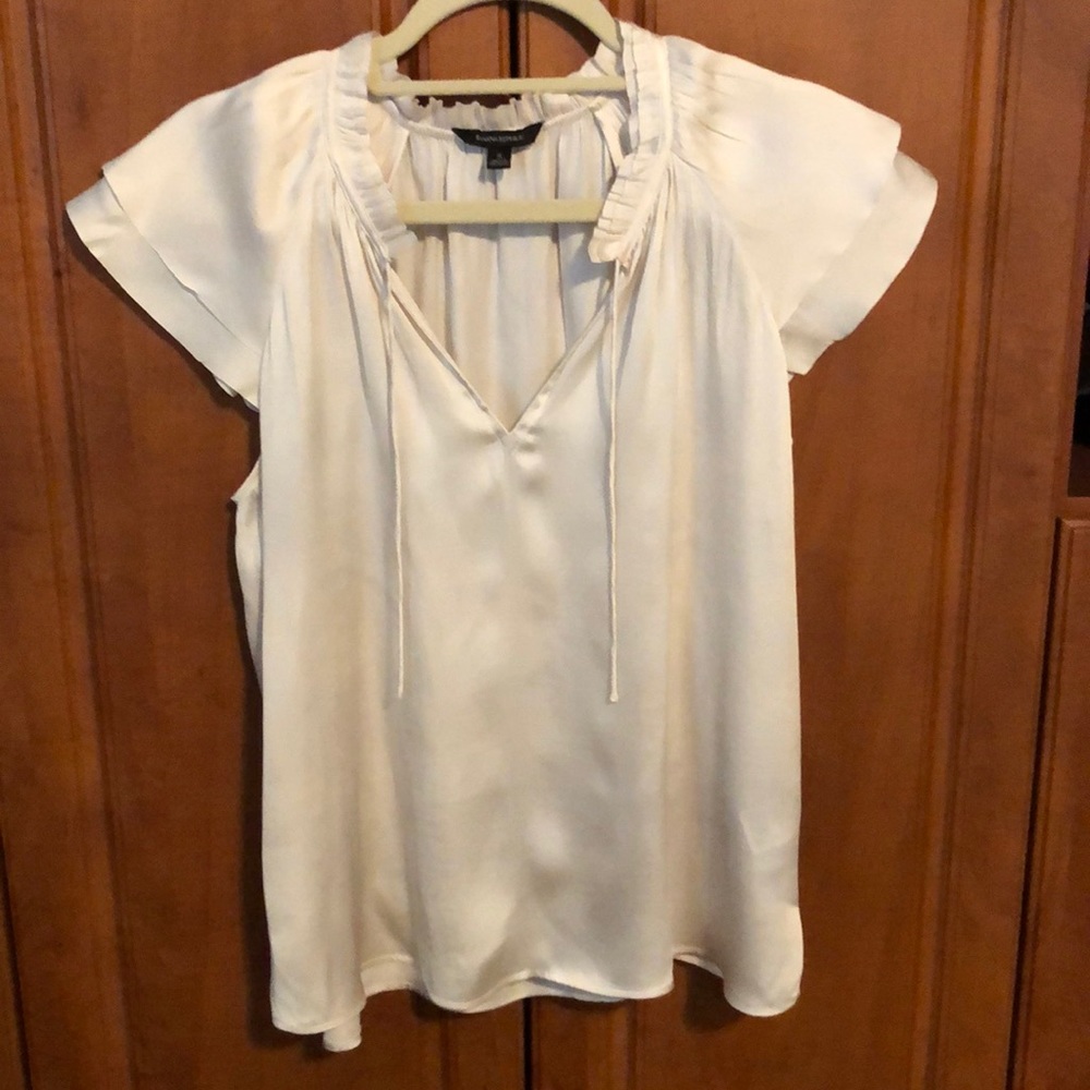 Banana Republic Small Cream Flutter Sleeve Blouse